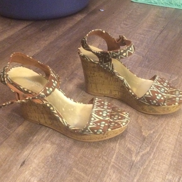 Christian Siriano Tribal pattern wedges - Picture 7 of 8